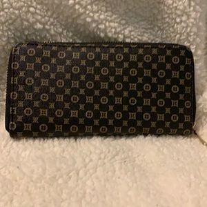 New Black/Gold Clutch